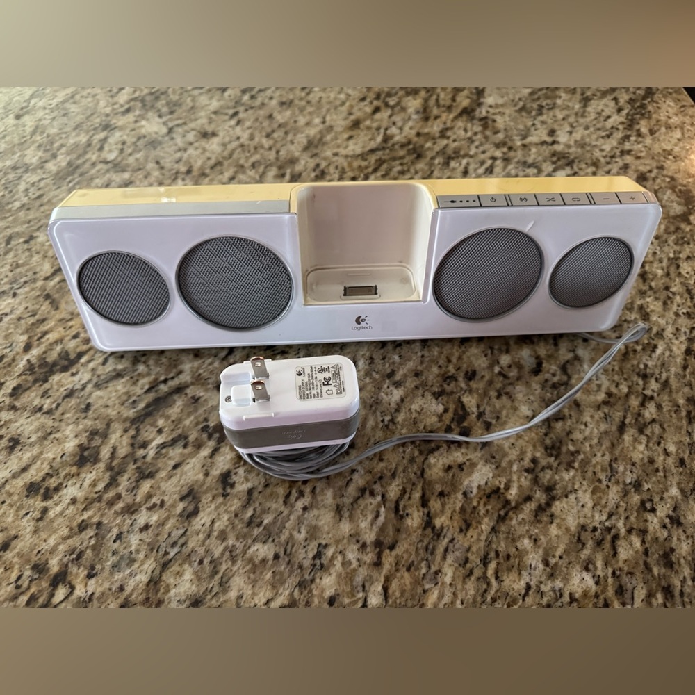 Logitech Pure-Fi Portable Player & Speaker System
